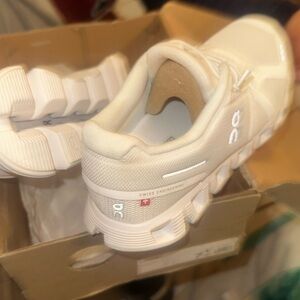 On women’s Cloud 5 Running Shoes, Undyed-White/White, Size 7 w/ (New in Box)